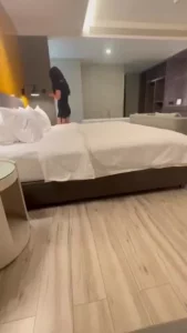 快点射老公还在商场等我骗老公和闺蜜一起其实在给他戴绿帽你